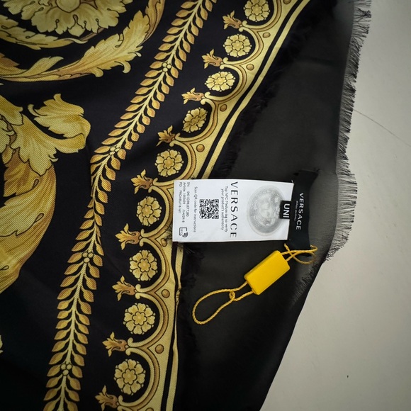 Versace beach cover-up excellent condition - Picture 5 of 5